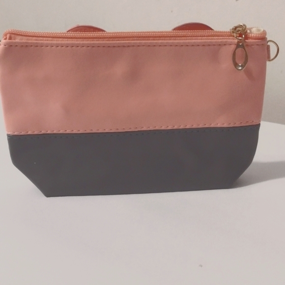 Minnie Mouse Polka Dot Wristlet Travel Toiletry Bag - Picture 5 of 11